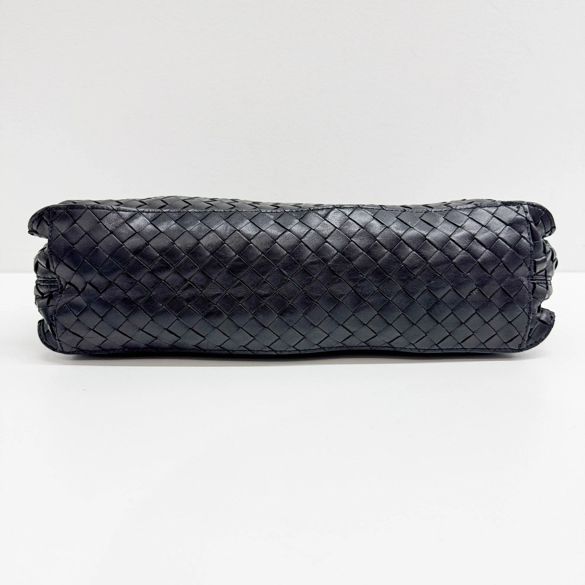 Intrecciato Black Leather Shoulder Bag - Image 7