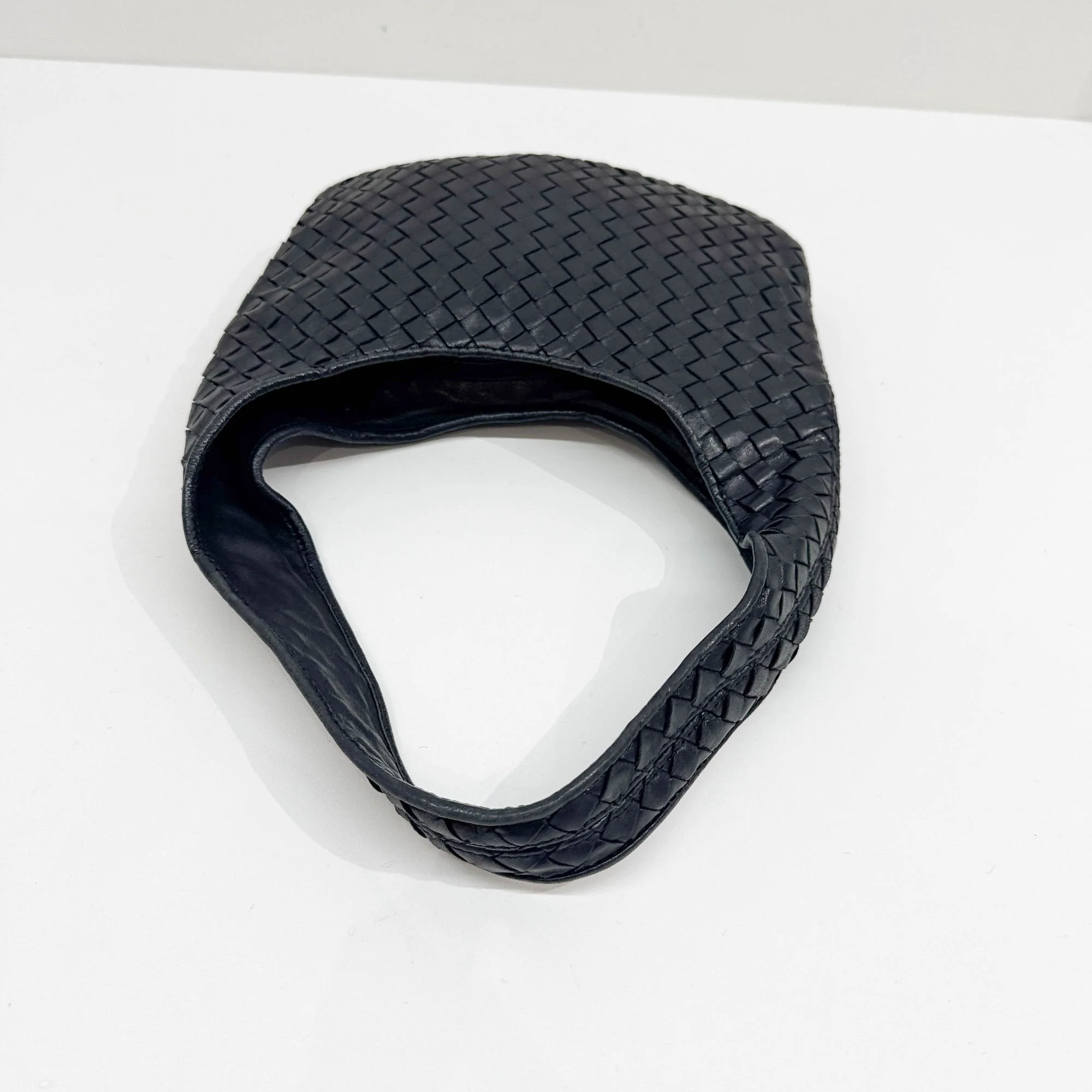 Intrecciato Black Leather Shoulder Bag - Image 6