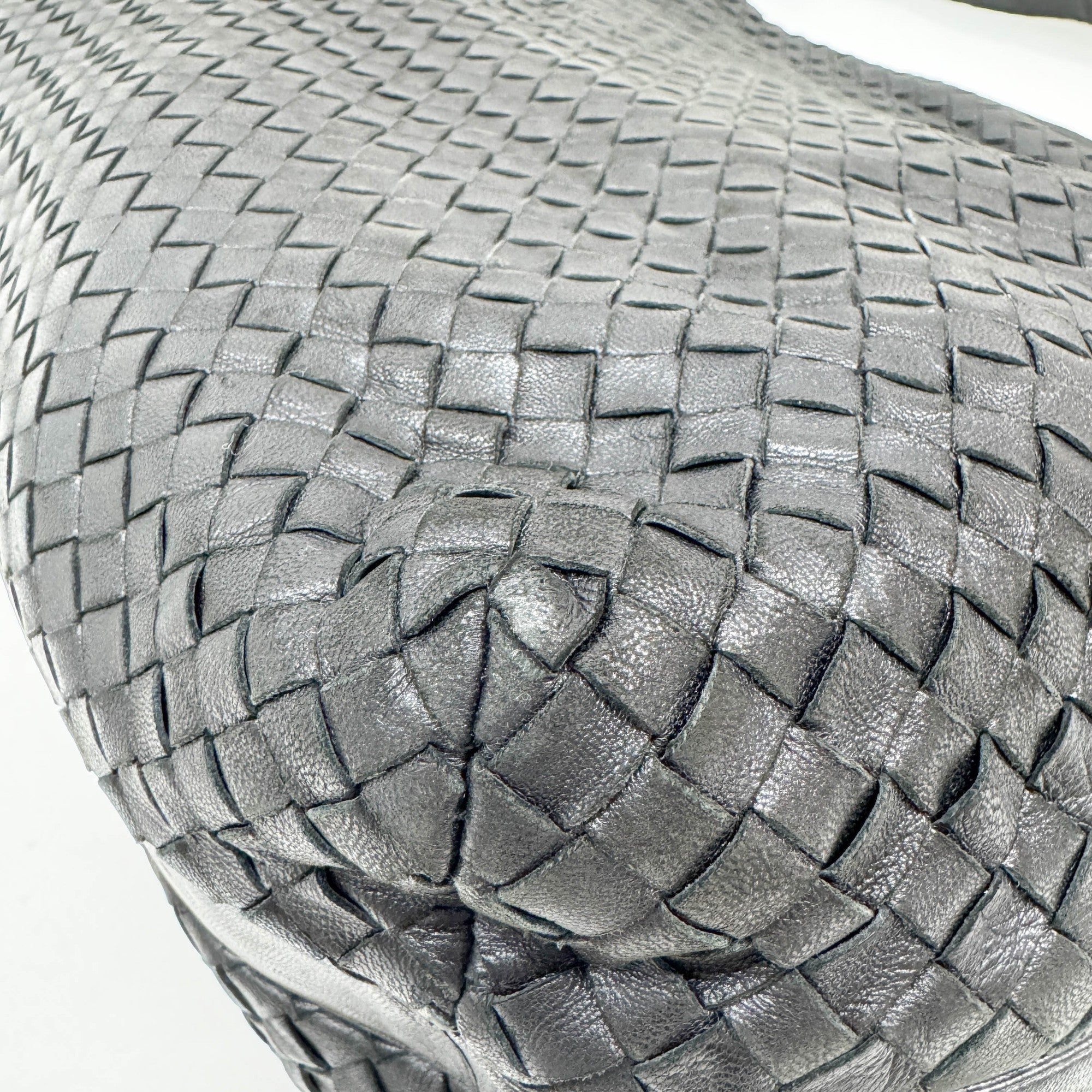 Intrecciato Black Leather Shoulder Bag - Image 11