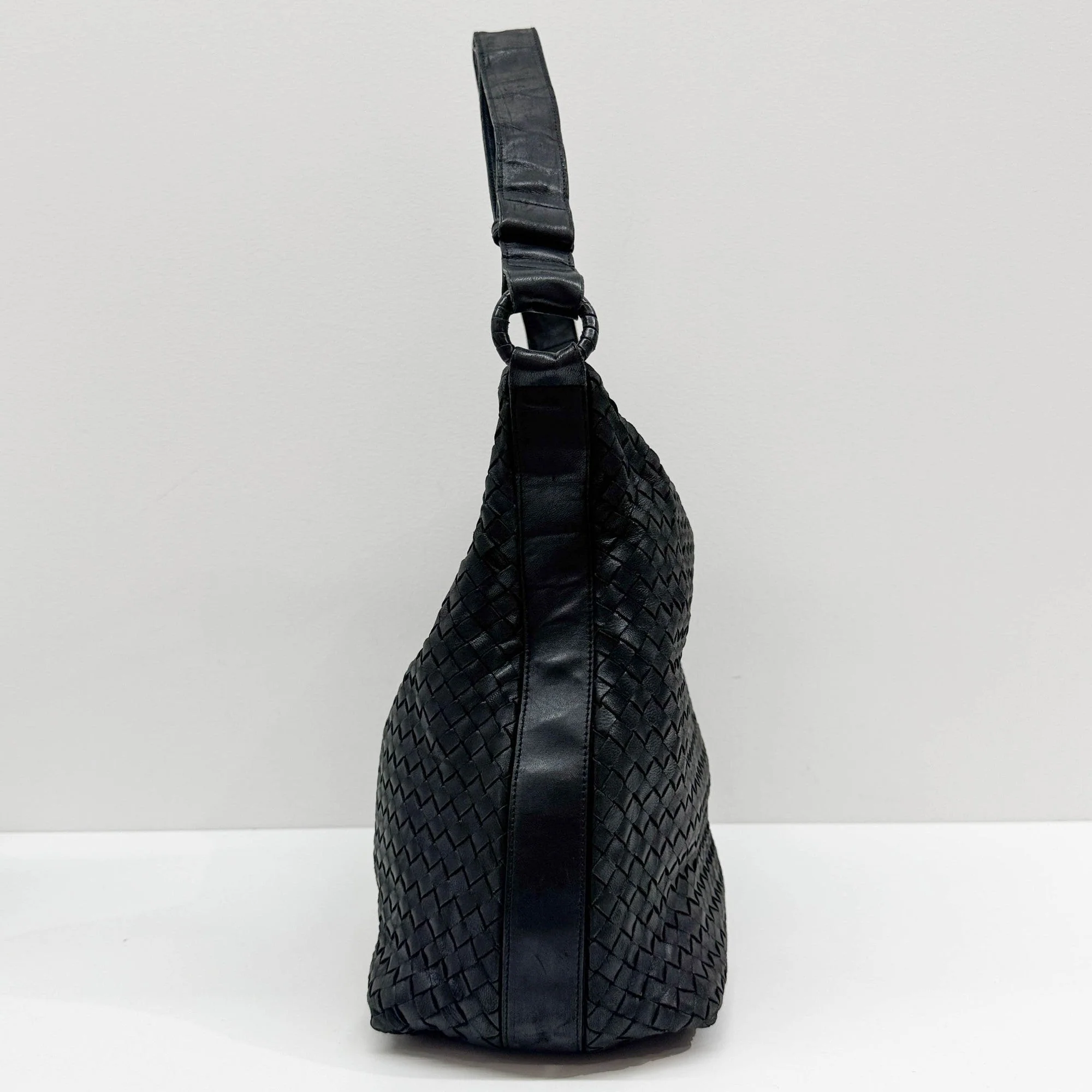 Intrecciato Black Leather Shoulder Bag - Image 5