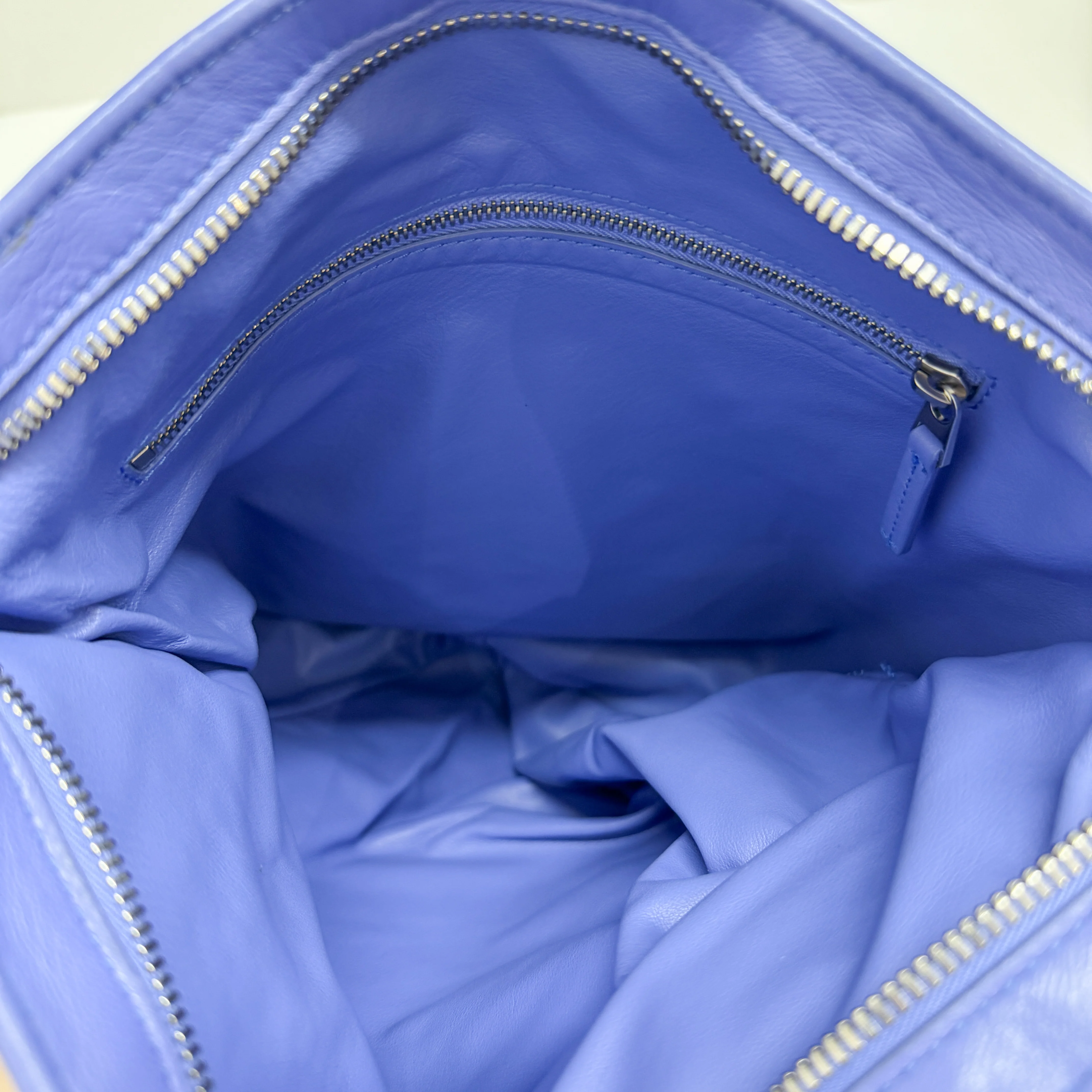 Intrecciato Blue Leather Hand Bag - Image 13