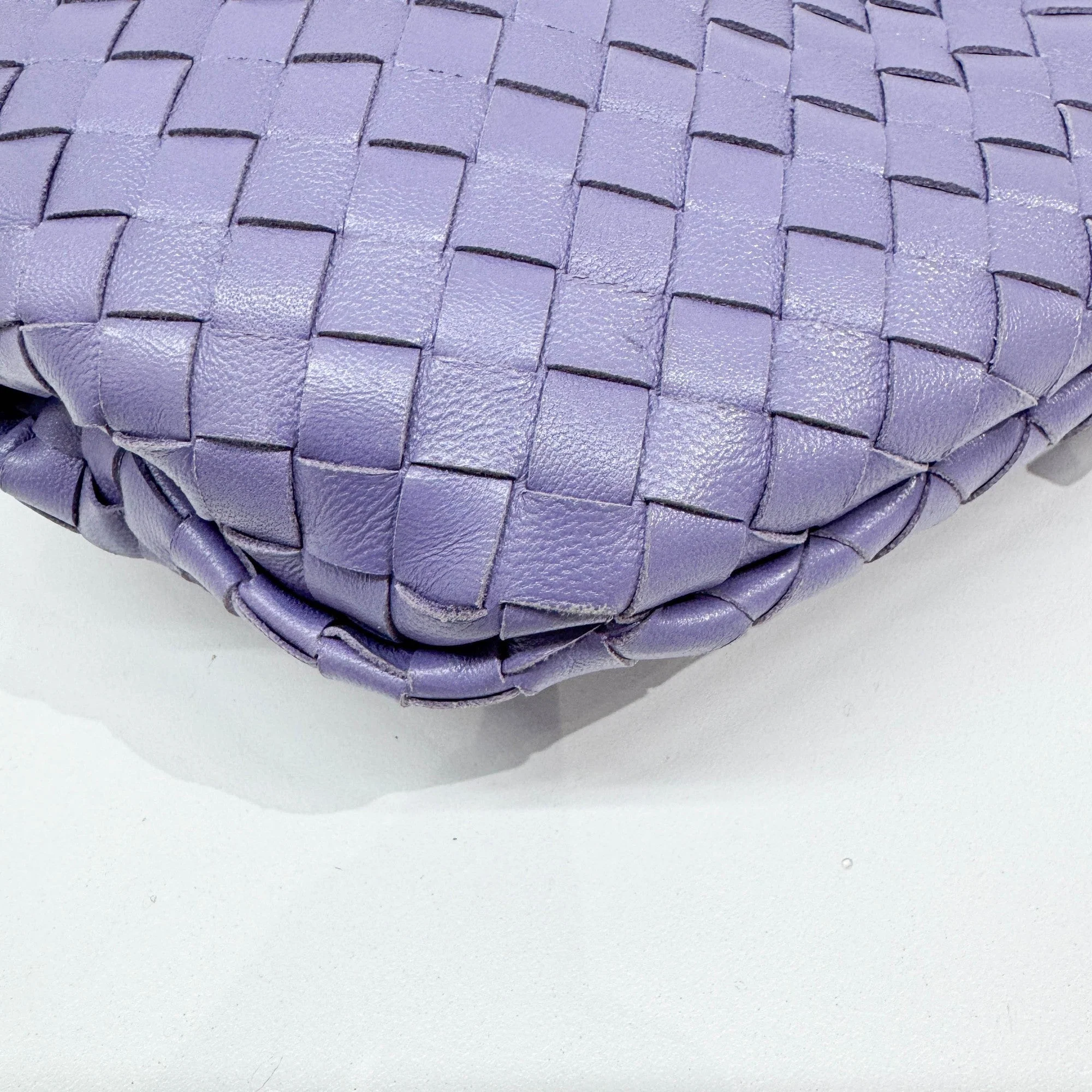 Intrecciato Lavender Leather Shoulder Bag - Image 11