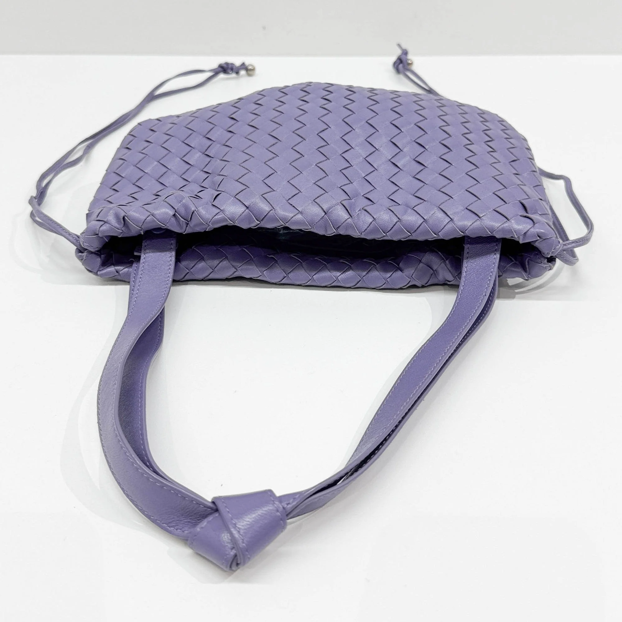 Intrecciato Lavender Leather Shoulder Bag - Image 6