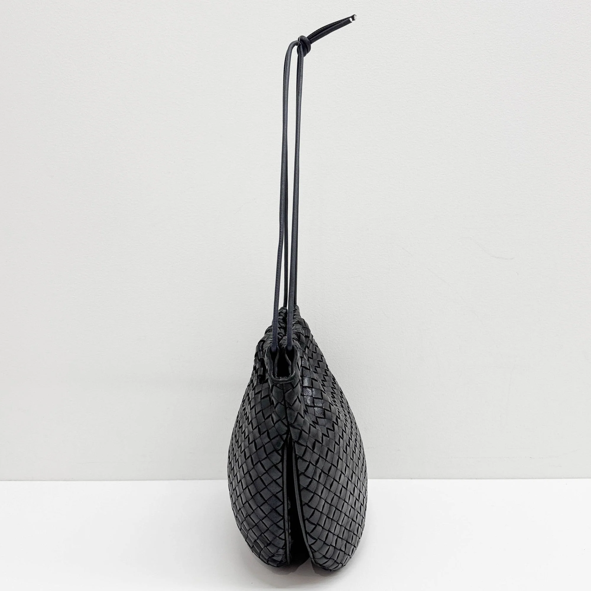 Intrecciato Midnight Blue Leather Drawstring Shoulder Bag - Image 5