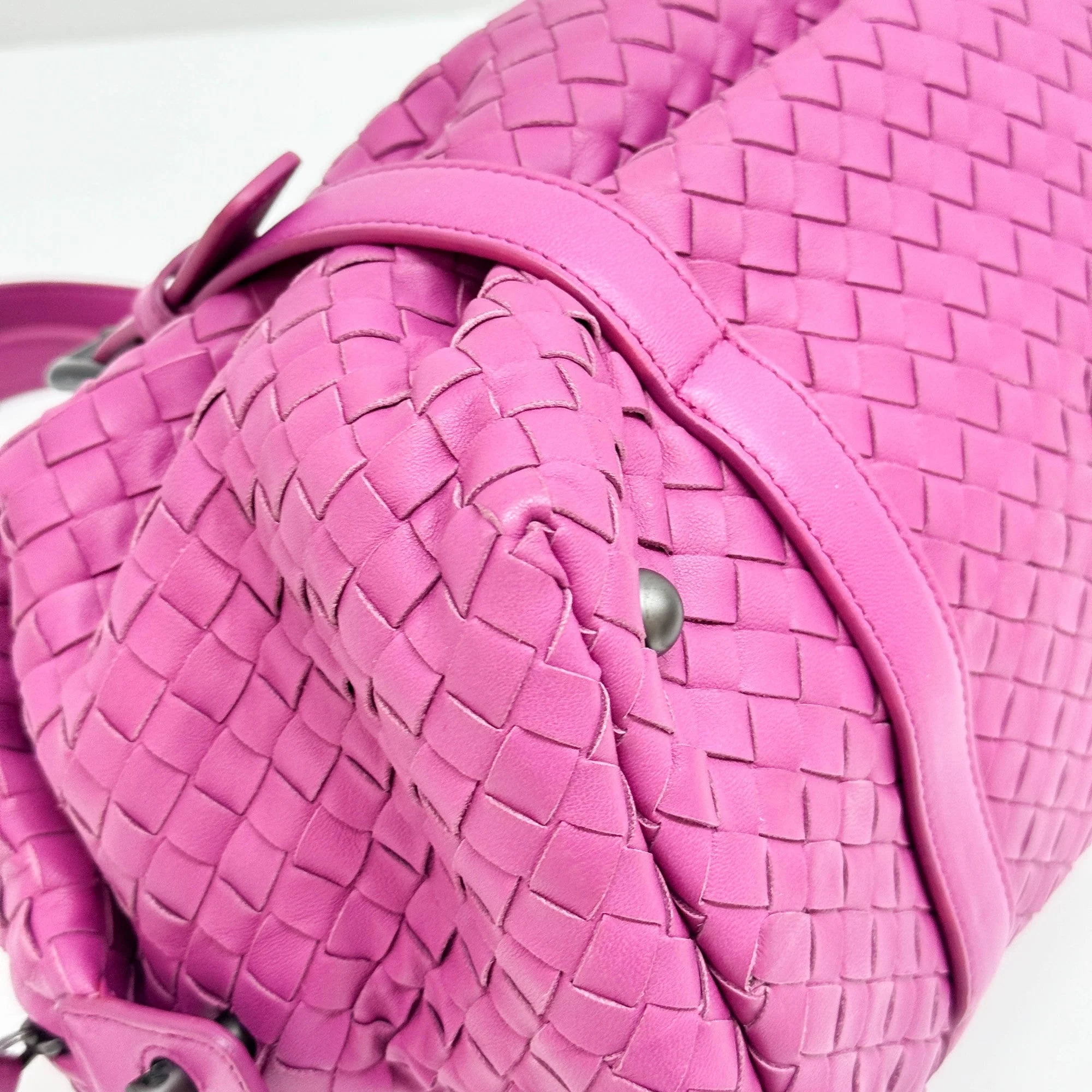 Intrecciato Pink Leather Shoulder Bag - Image 10