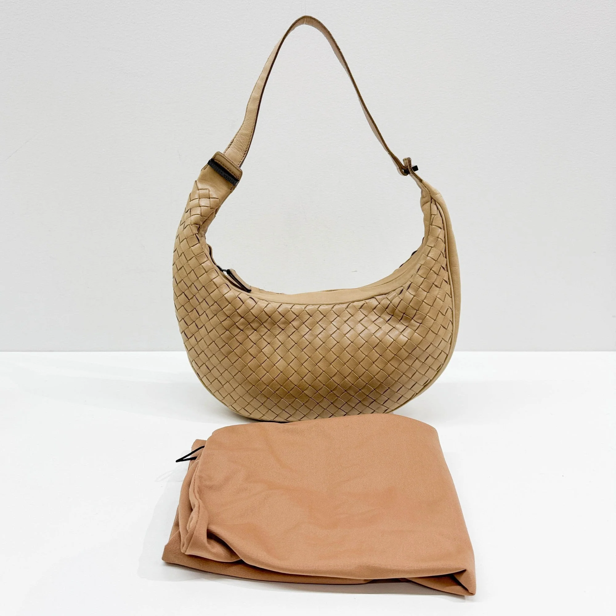 Intrecciato Tan Leather Shoulder Bag - Image 4
