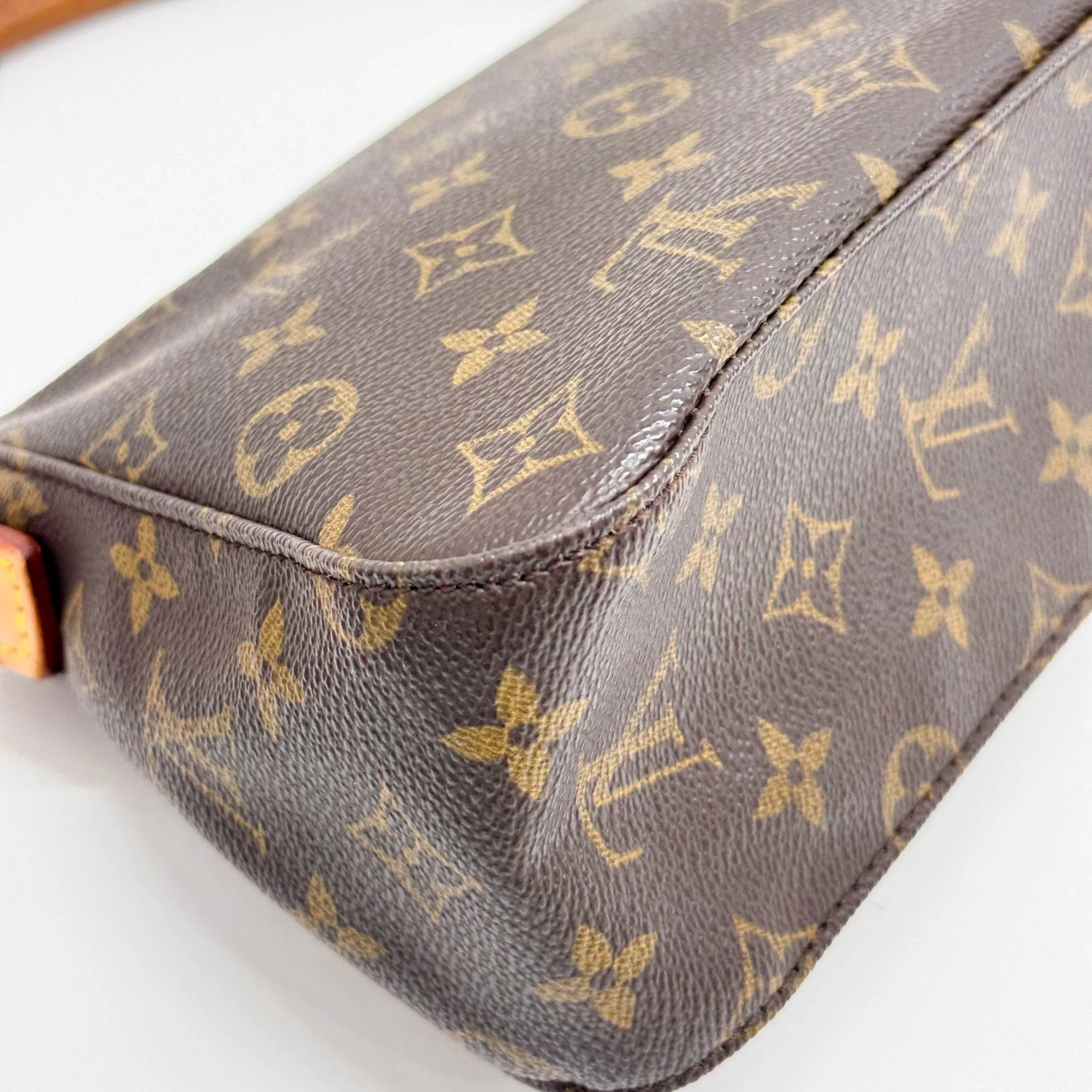Looping Brown Monogram Canvas Shoulder Bag - Image 10