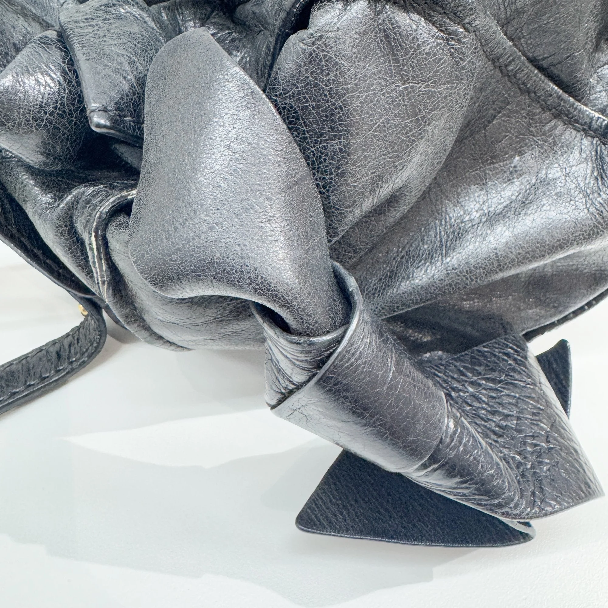 Lux Bow Vitello Black Leather Shoulder Bag - Image 16