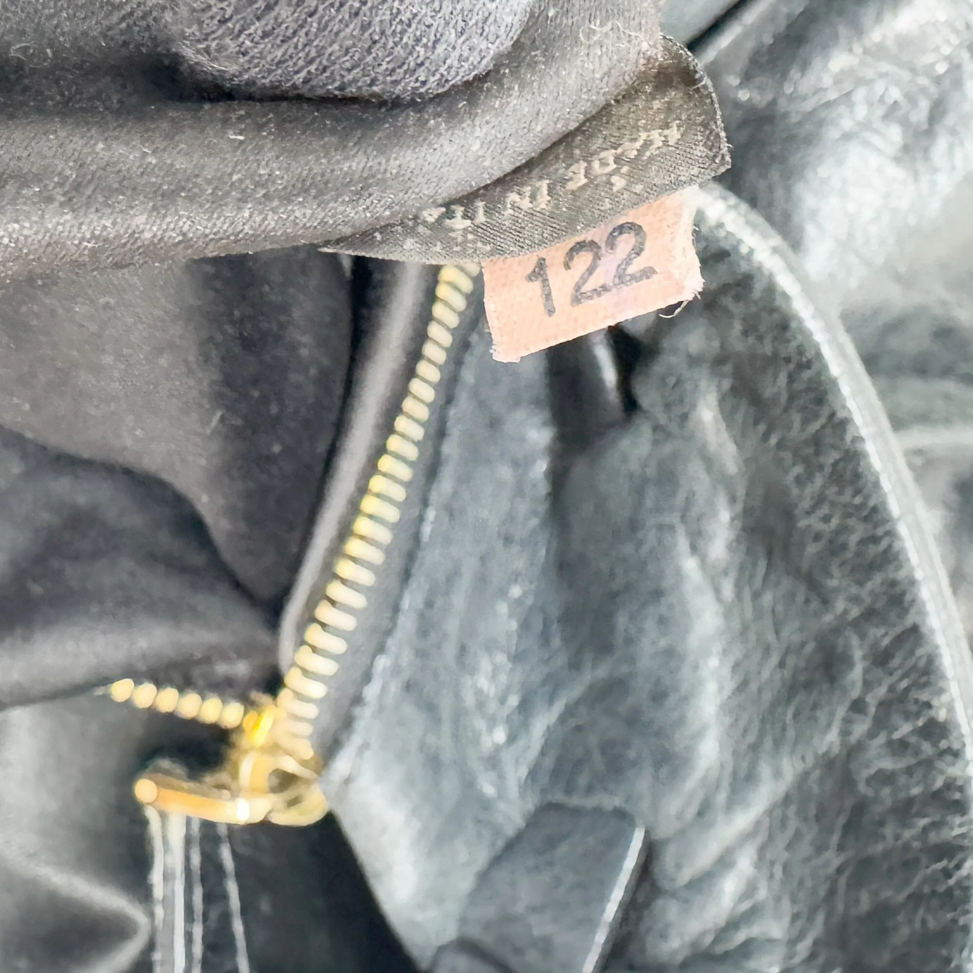 Lux Bow Vitello Black Leather Shoulder Bag - Image 19