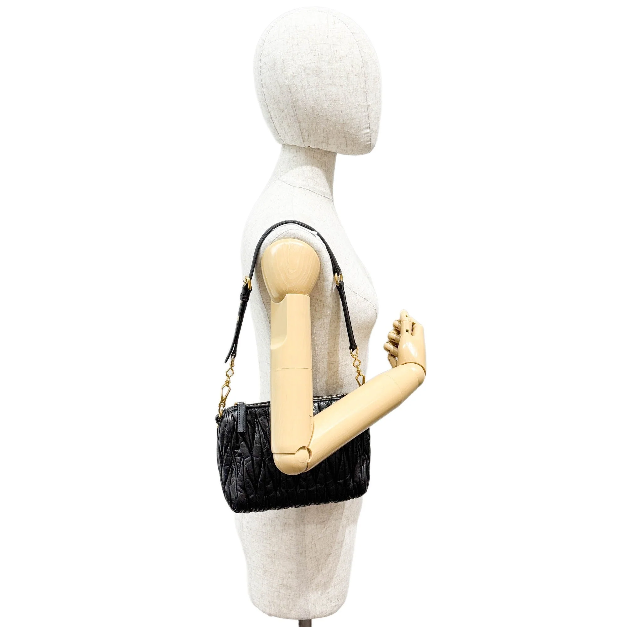 Matelasse Black Leather Shoulder Bag - Image 3