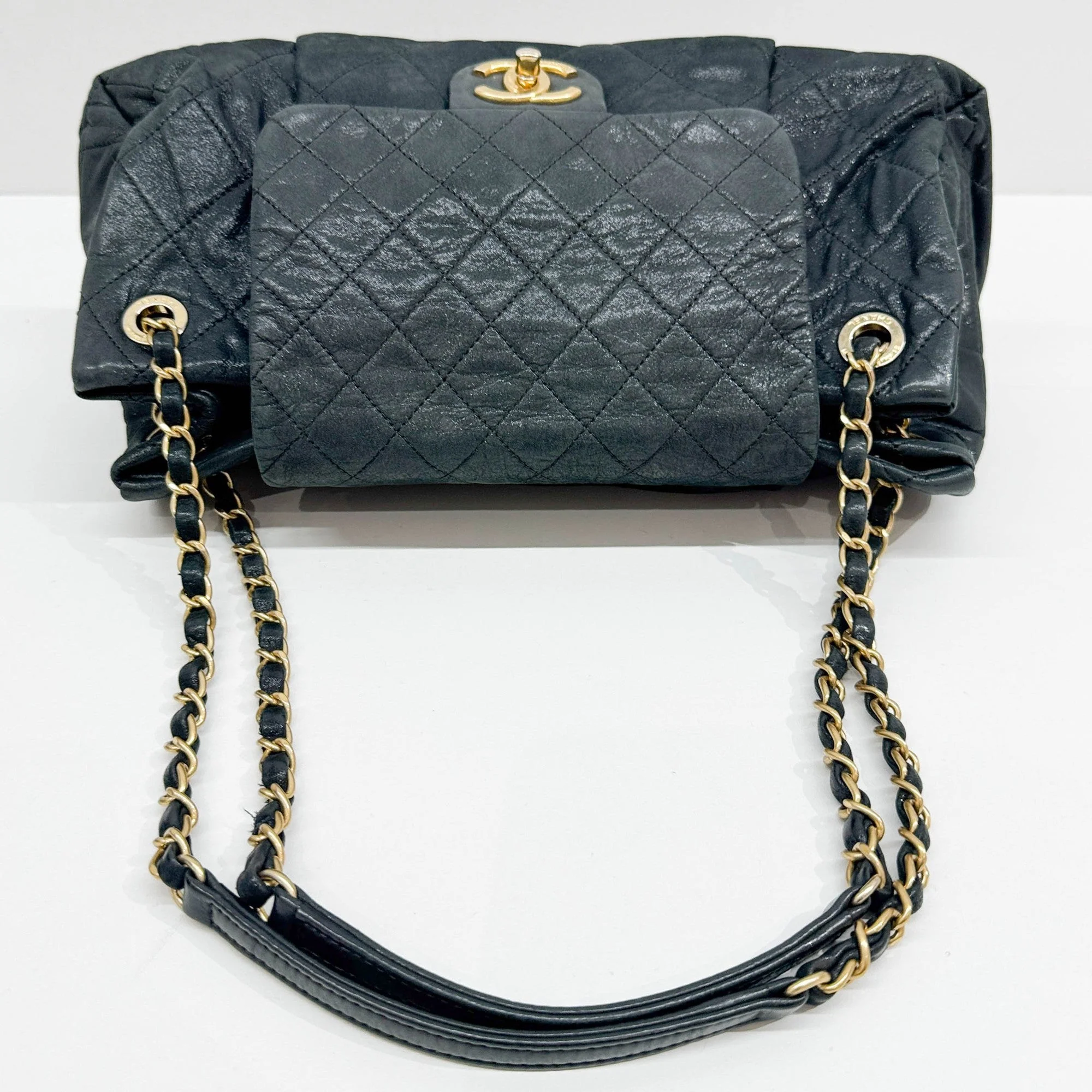 Matelasse Shiny Charcoal Chain Shoulder Bag - Image 7