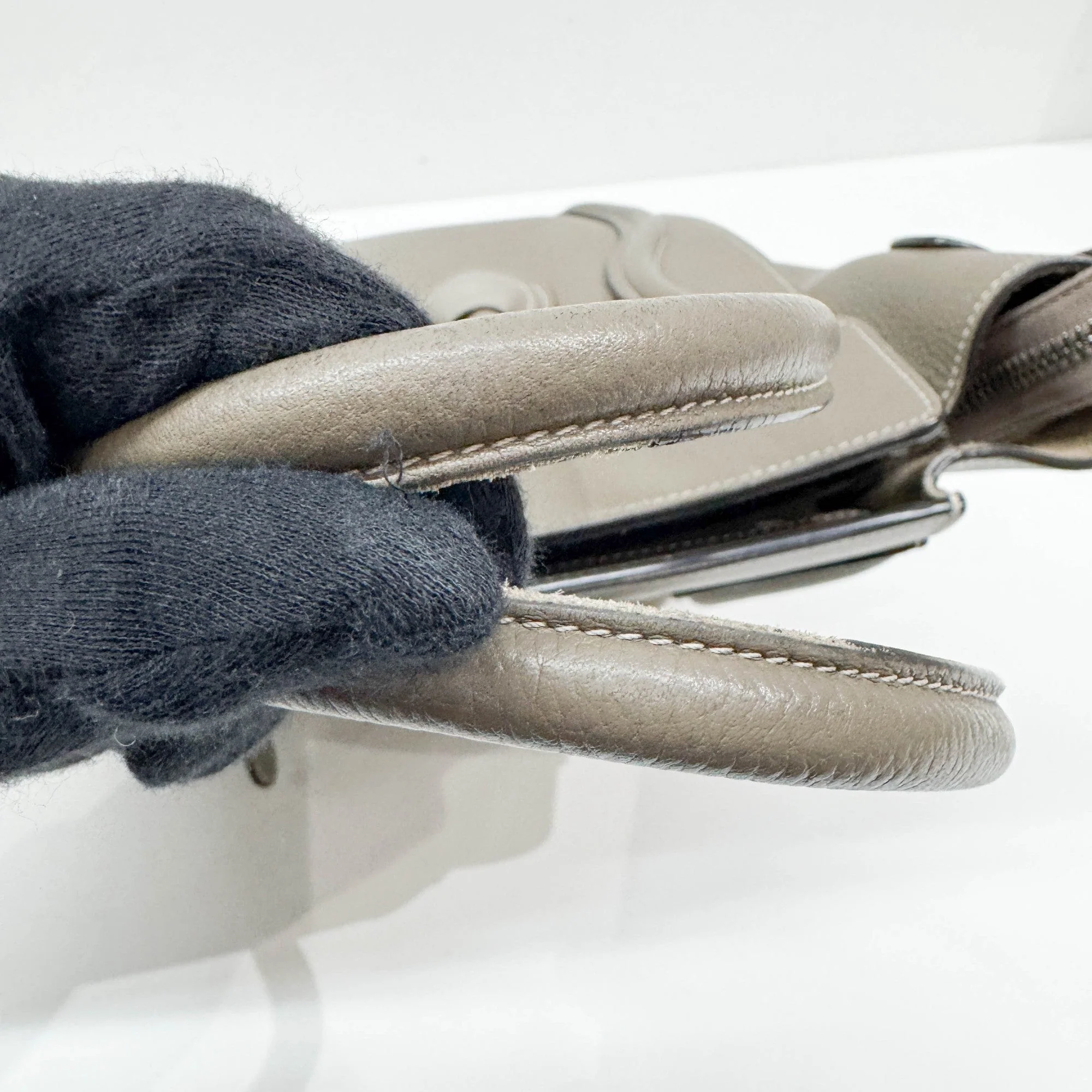 Micro Luggage Elephant Gray Leather Hand Bag - Image 7