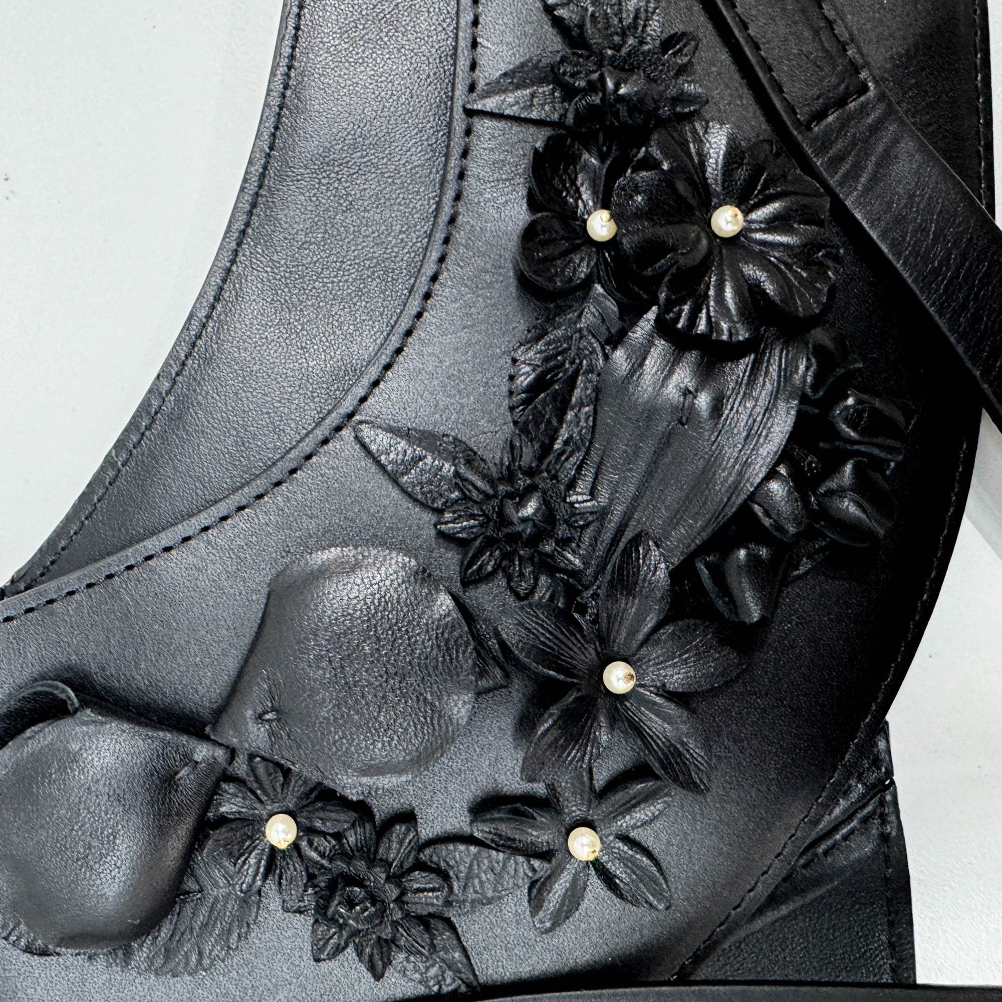 One Size Floral Applique Black Leather Harness - Image 12
