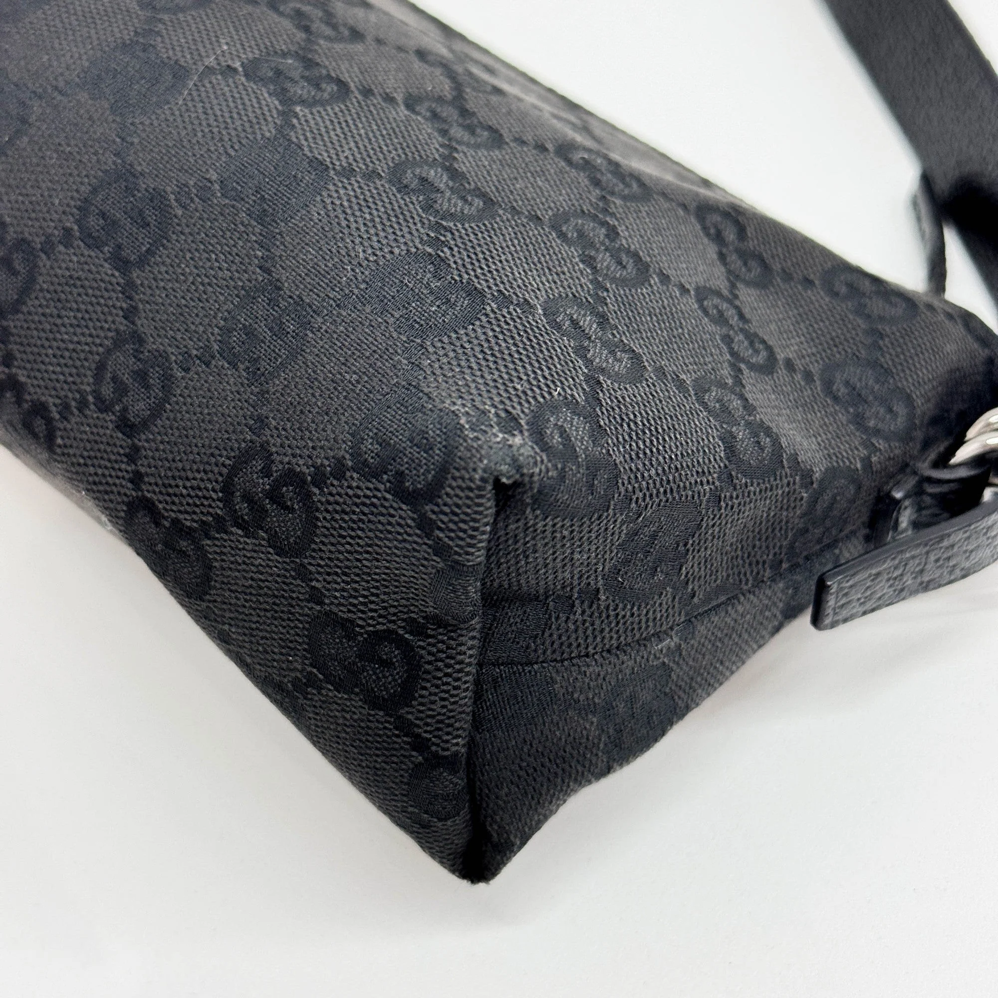 Pouch Black GG Canvas Shoulder Bag - Image 11
