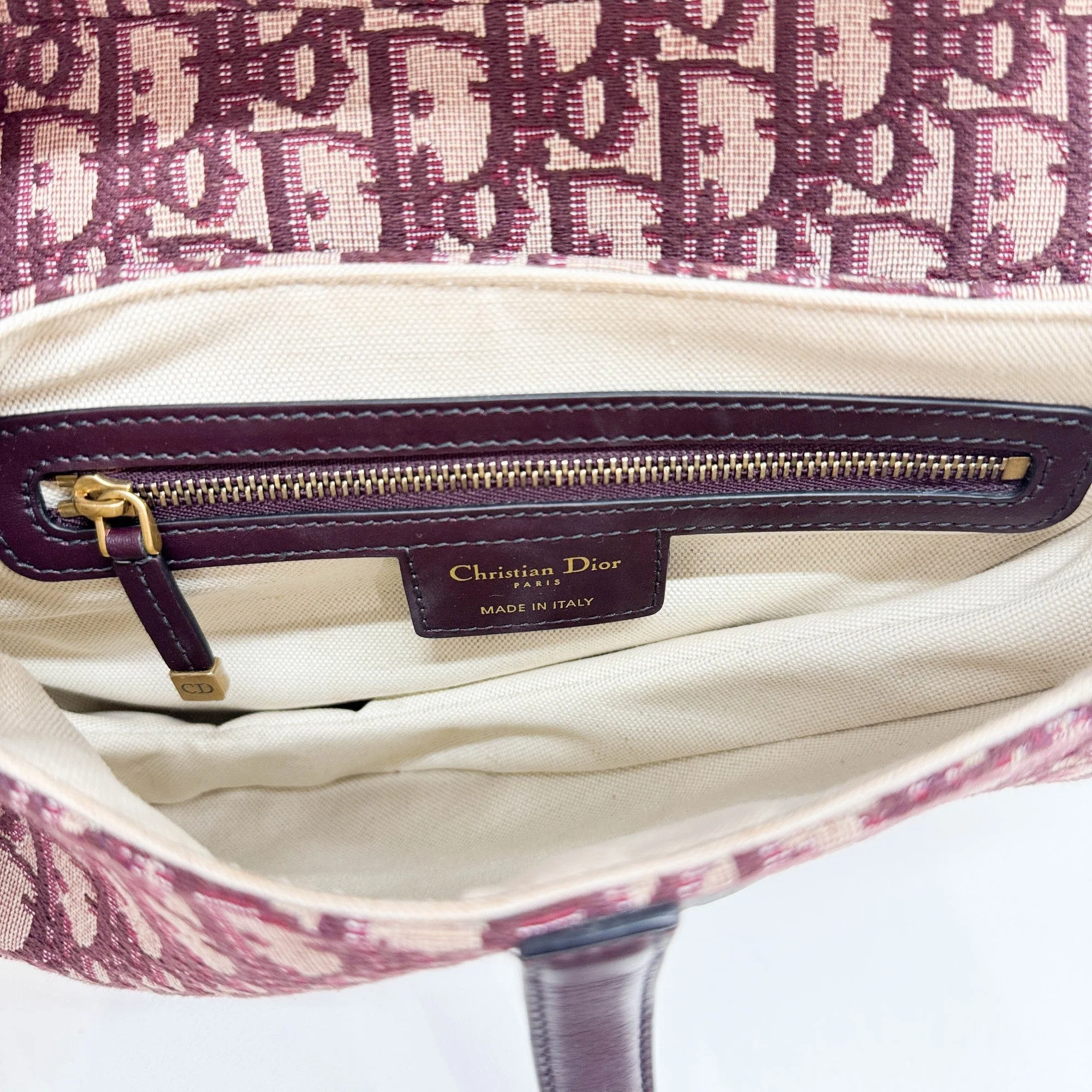 Saddle Red Trotter Canvas Shoulder Bag - Image 15