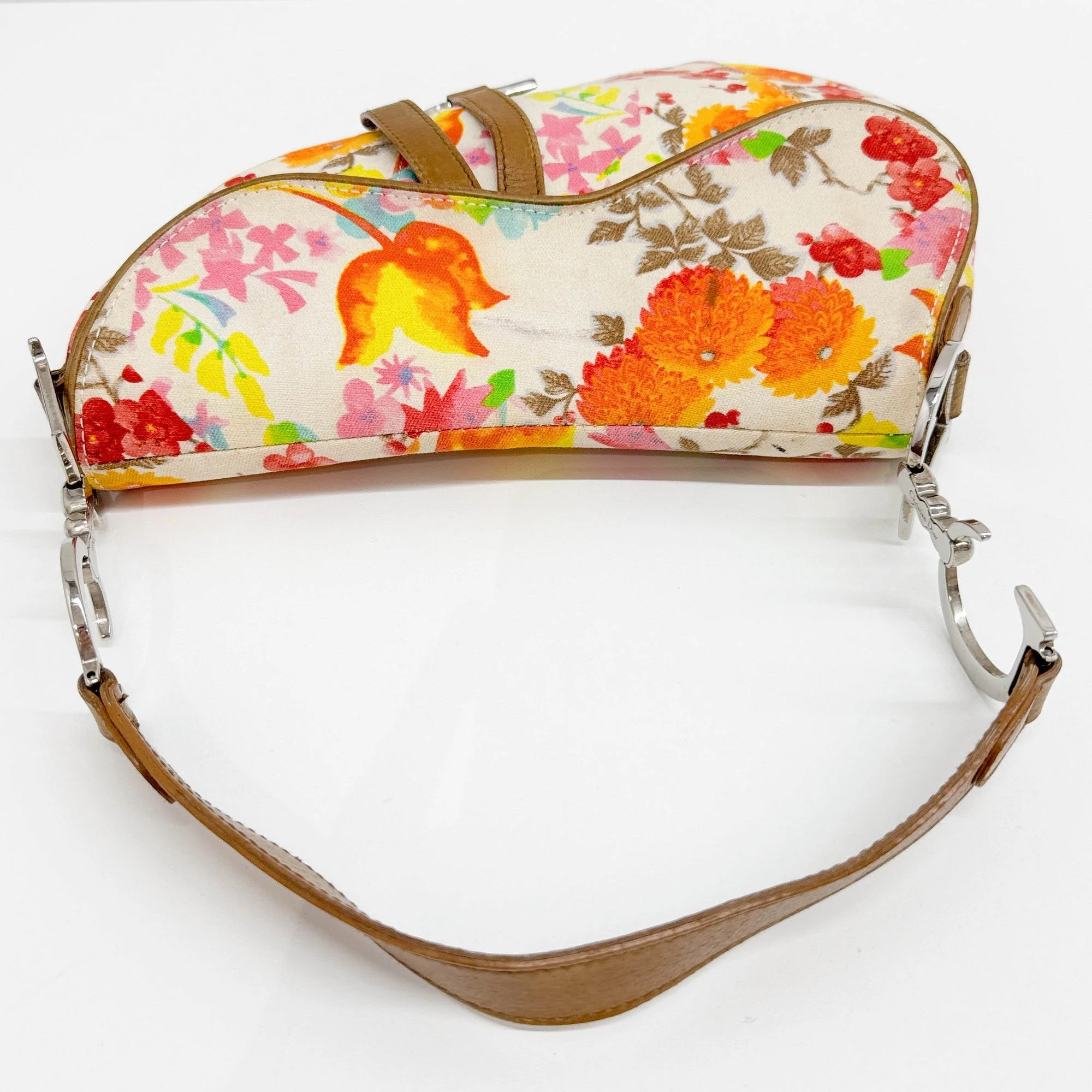 Saddle White Floral Print Canvas Shoulder Bag - Image 10