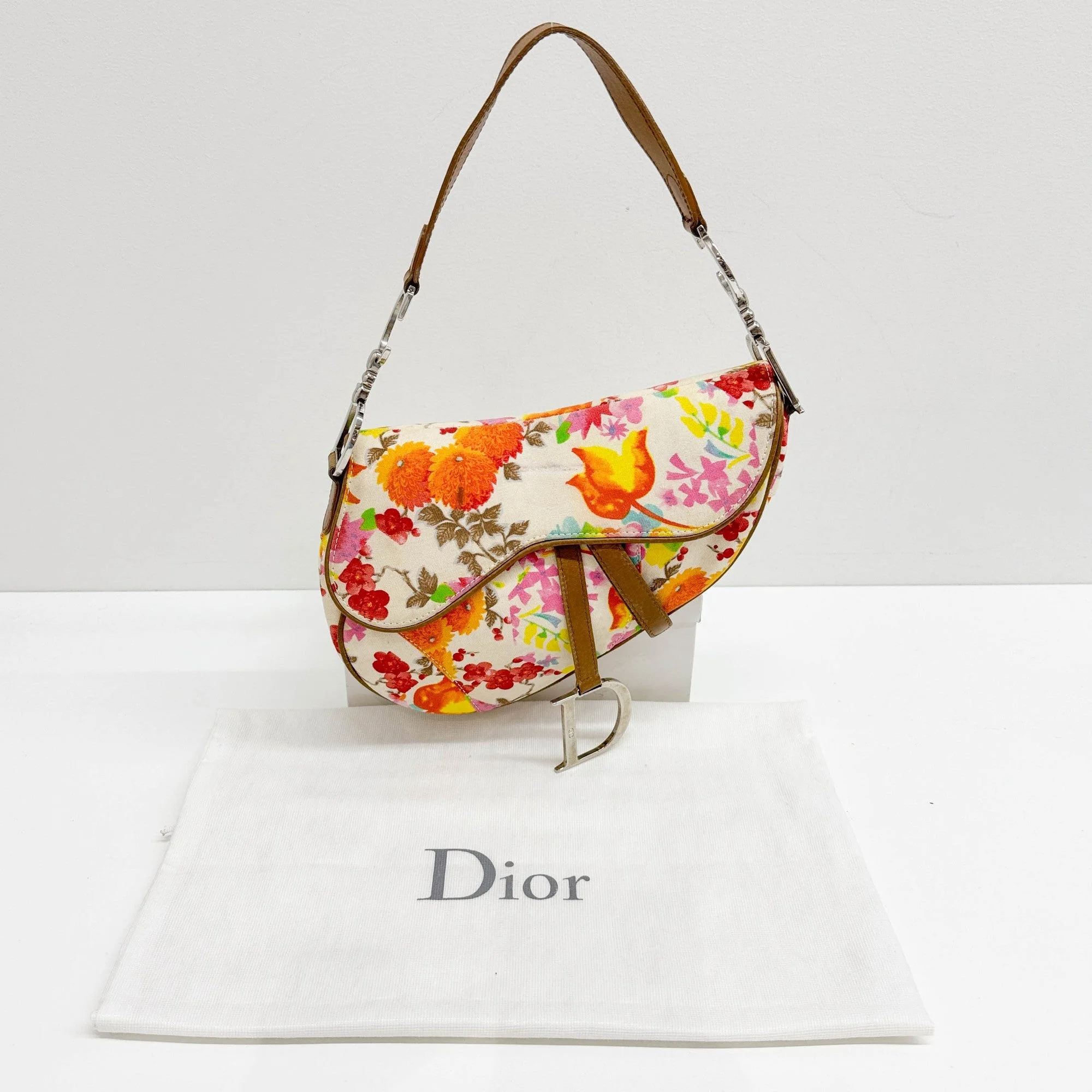 Saddle White Floral Print Canvas Shoulder Bag - Image 4