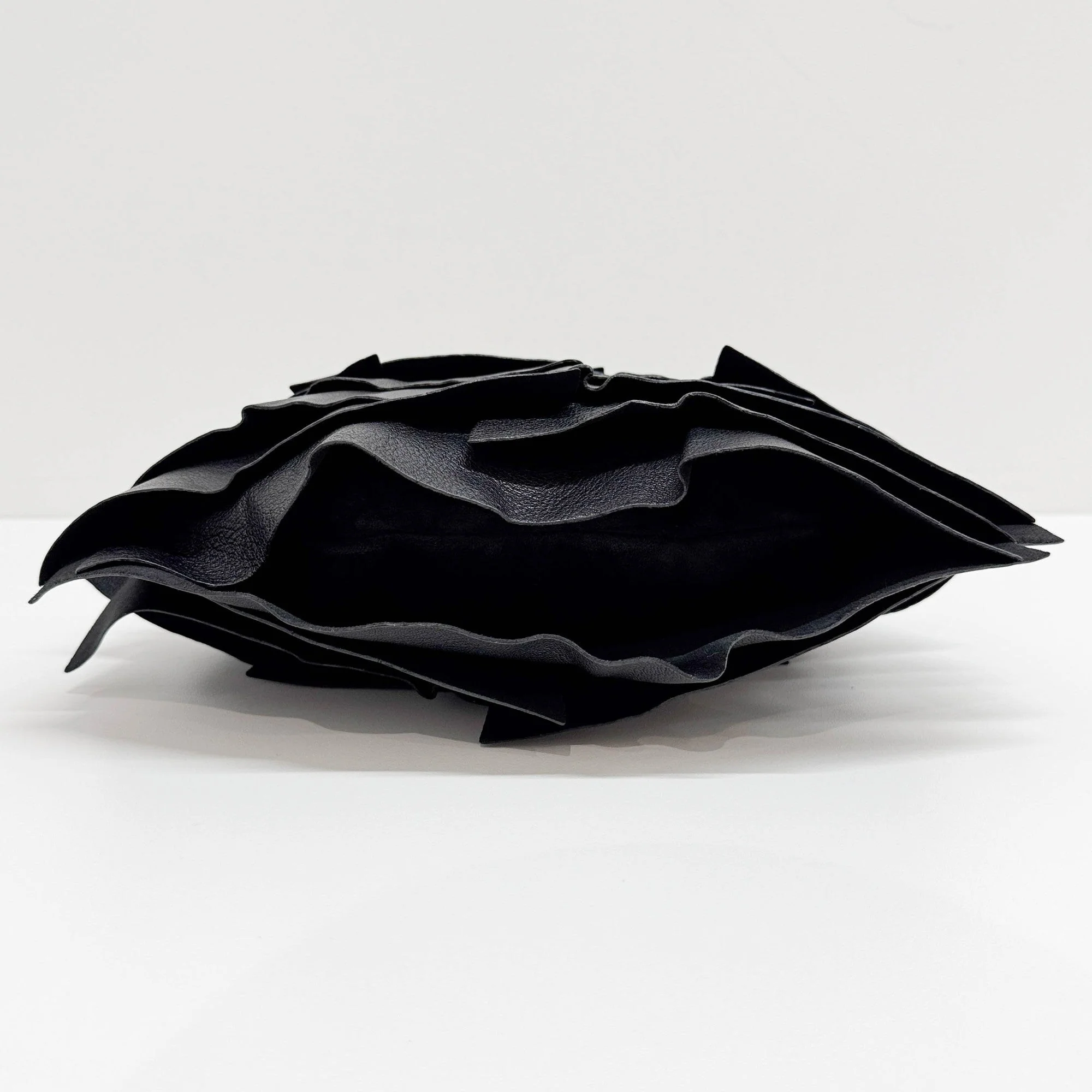 Saint Tropez Black Leather Shoulder Bag - Image 7