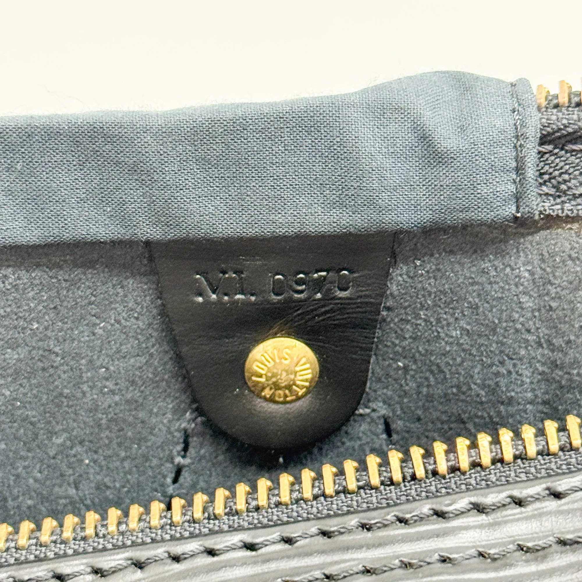 Speedy Black Epi Leather Hand Bag - Image 13
