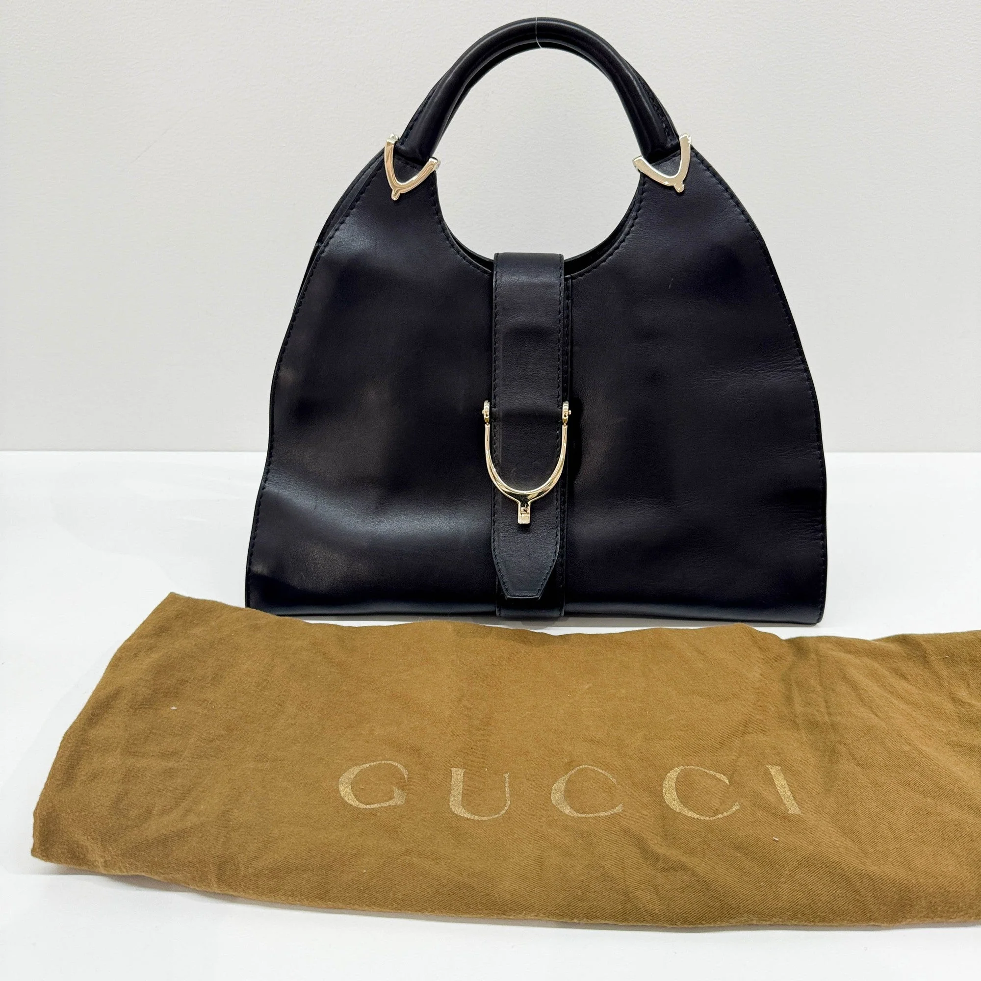 Stirrup Black Leather Hand Bag - Image 14
