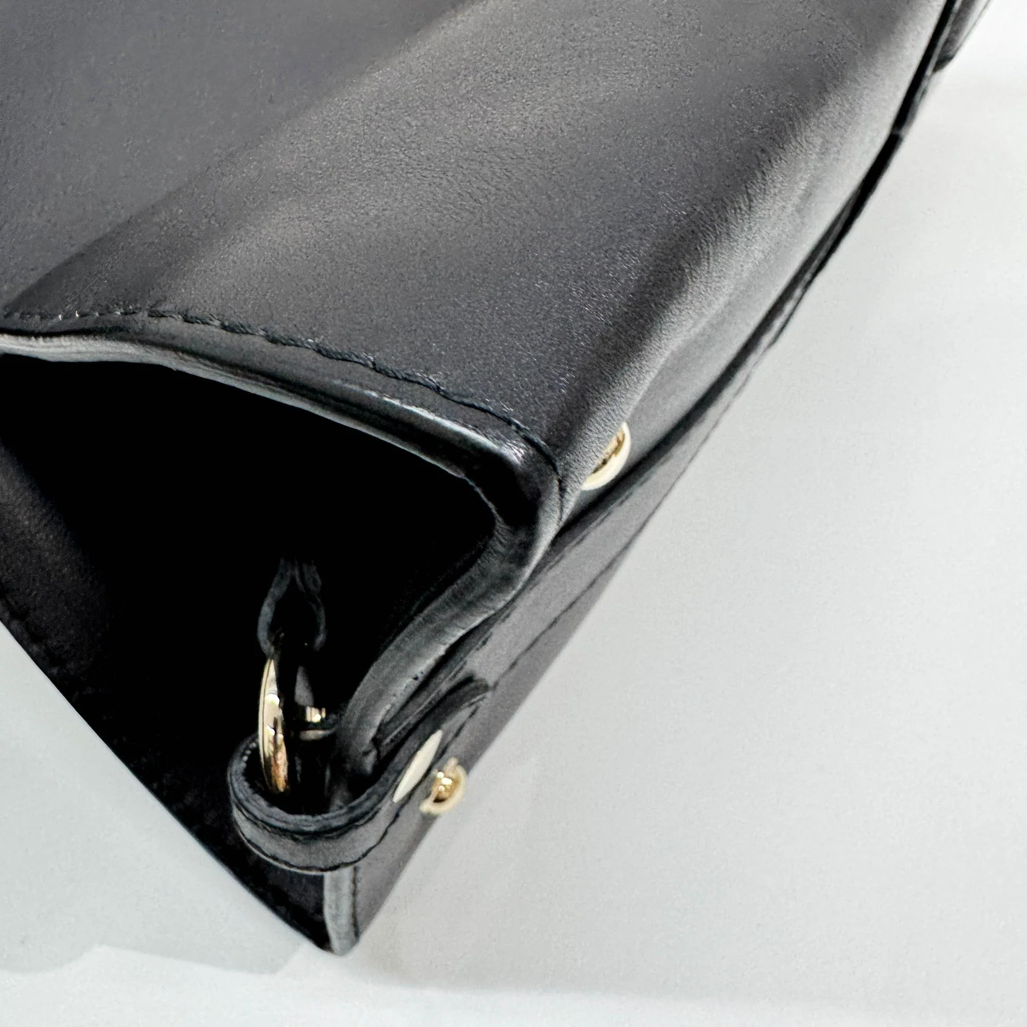 Stirrup Black Leather Hand Bag - Image 7