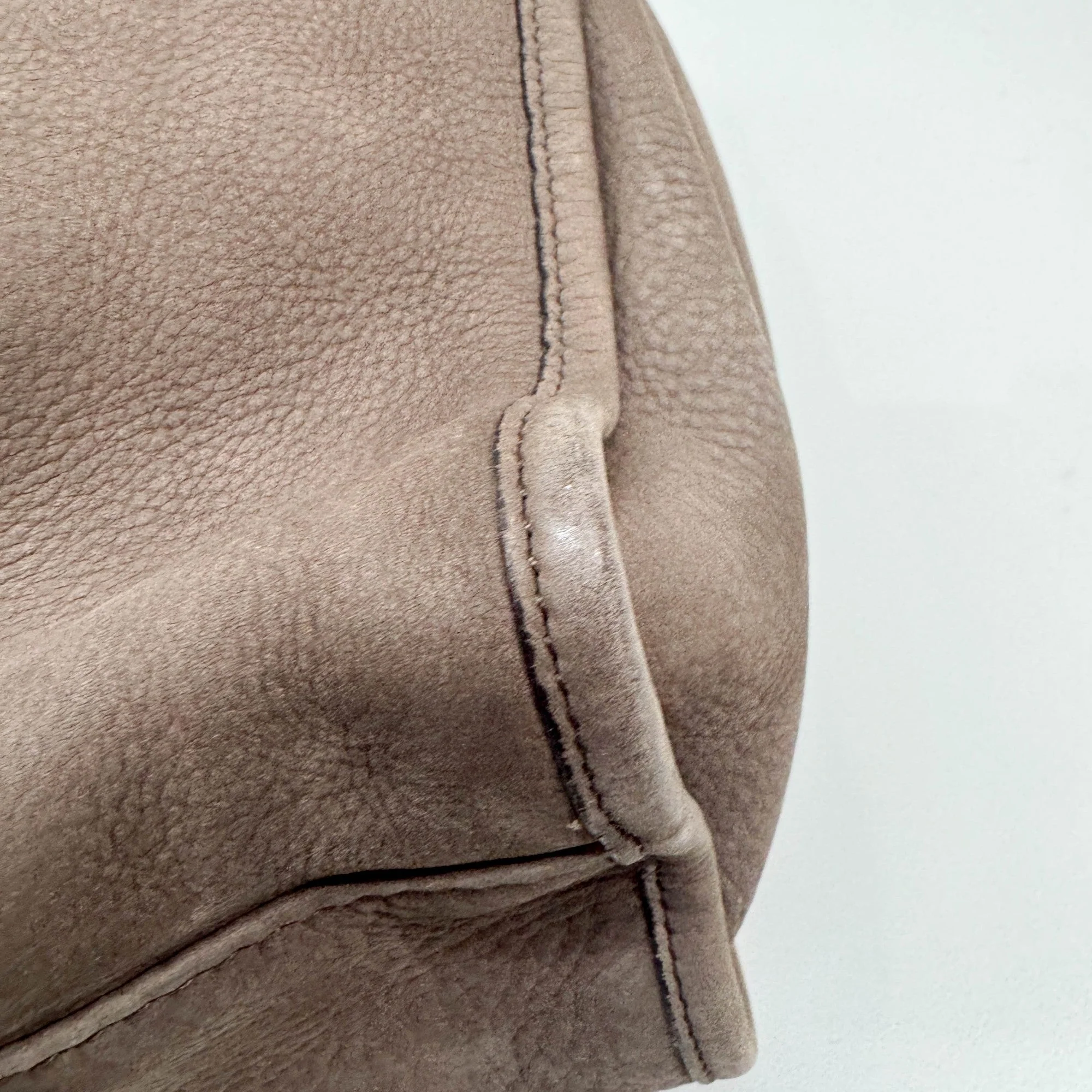 Stirrup Elephant Gray Leather Shoulder Bag - Image 11
