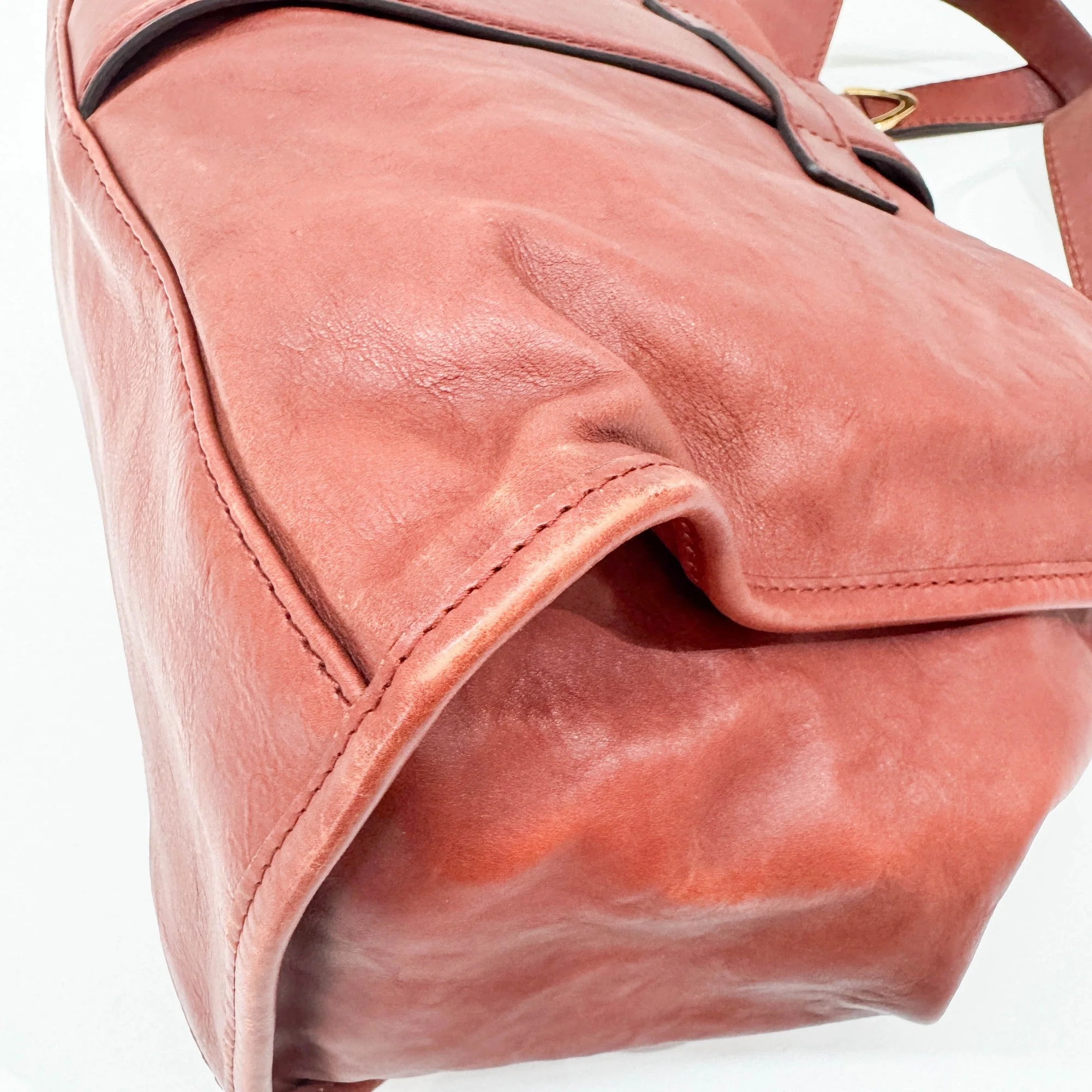 Stirrup Rust Leather Shoulder Bag - Image 11
