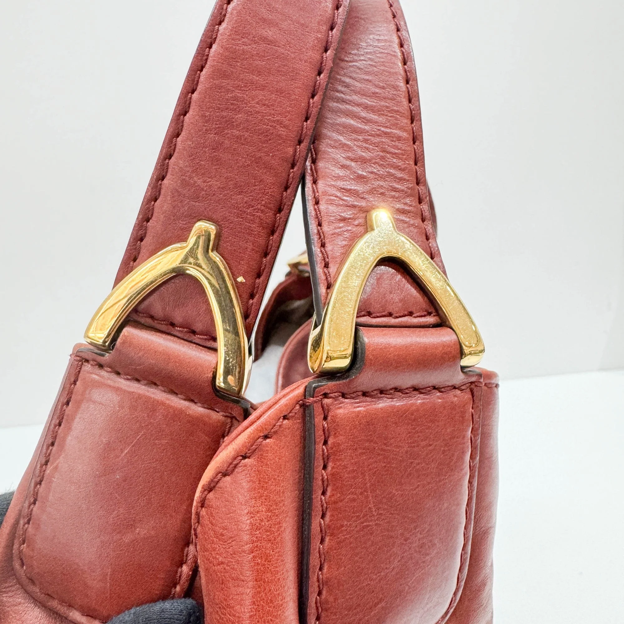 Stirrup Rust Leather Shoulder Bag - Image 14