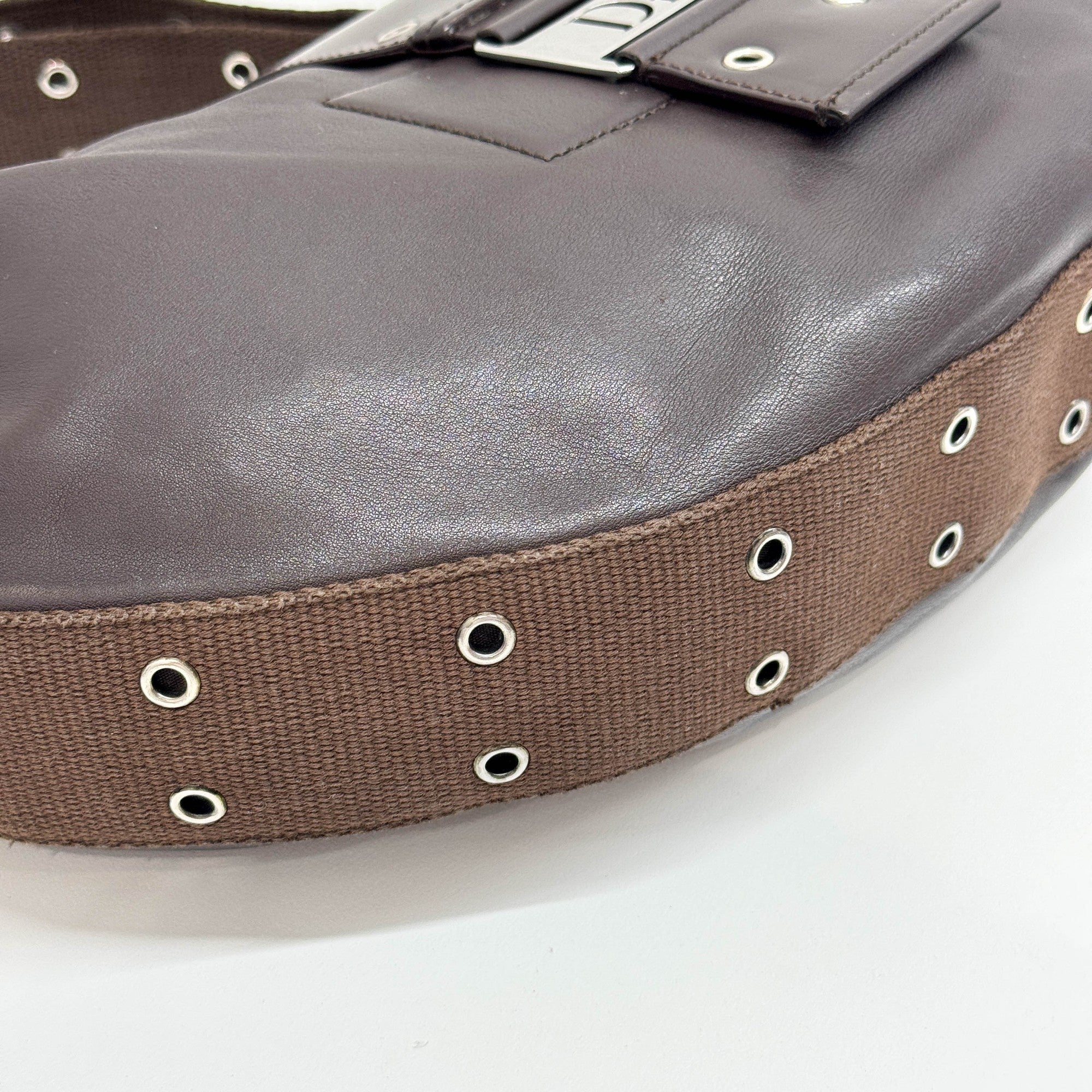 Street Chic Hobo Brown Leather Shoulder Bag - Image 8