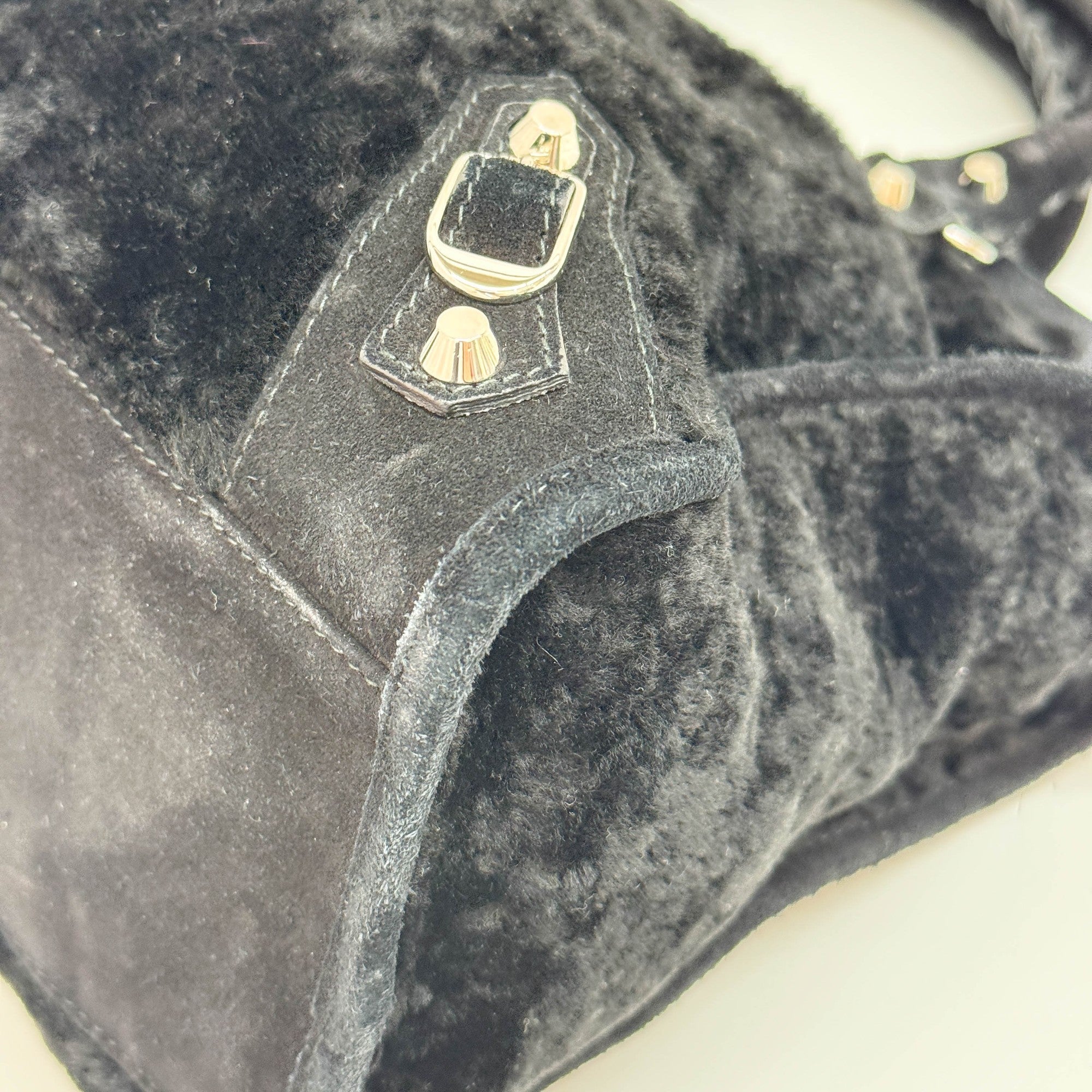 The City Black Fur Two Way Bag - Image 10