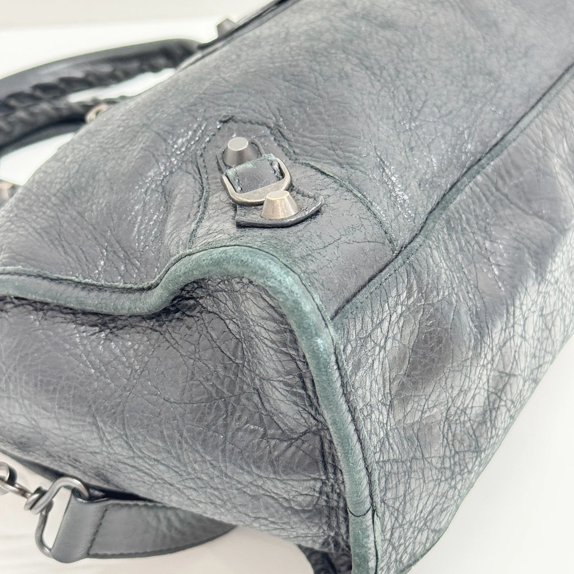 The City Black Leather Two Way Bag - Image 9