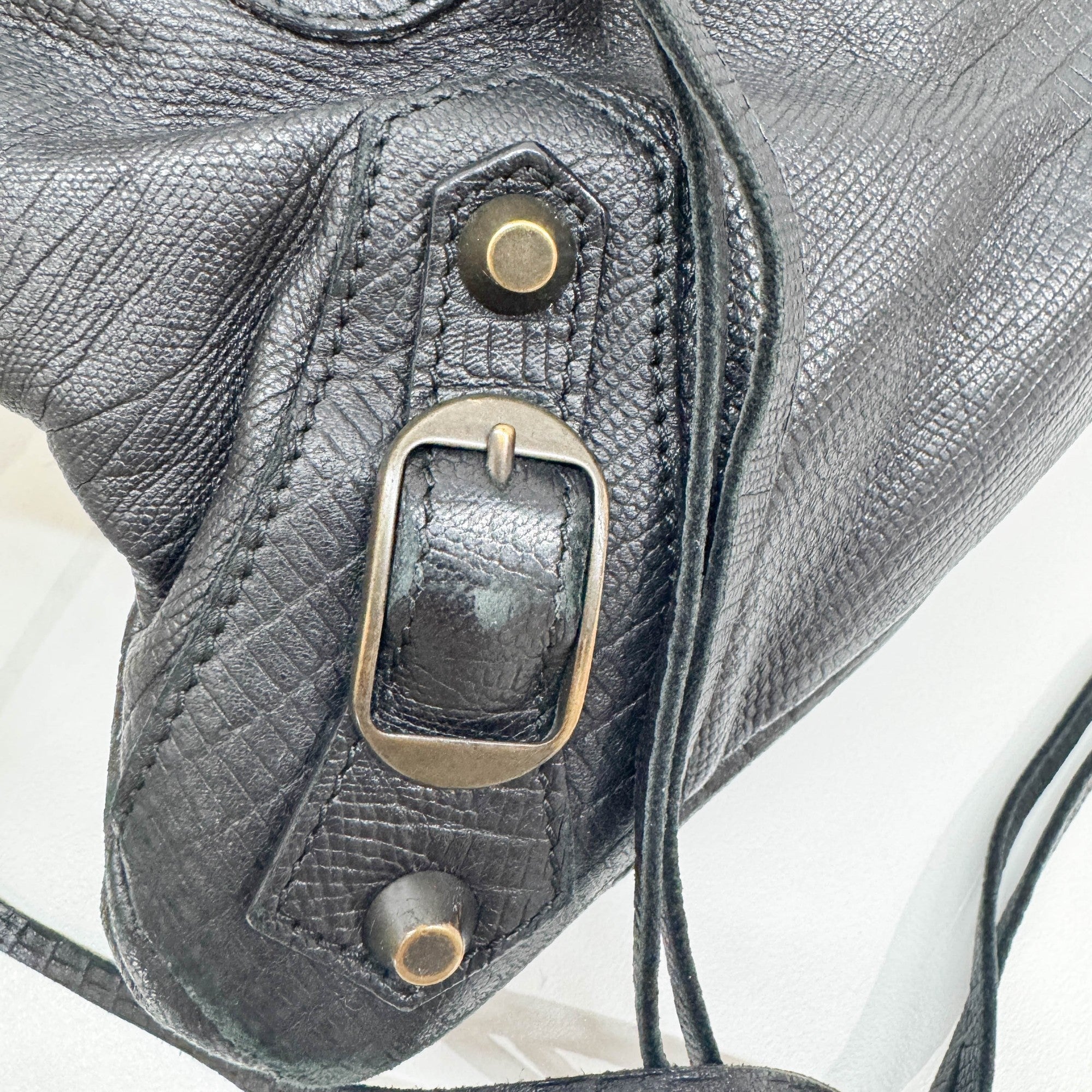 The First Black Lizard Embossed Leather Hand Bag - Image 17