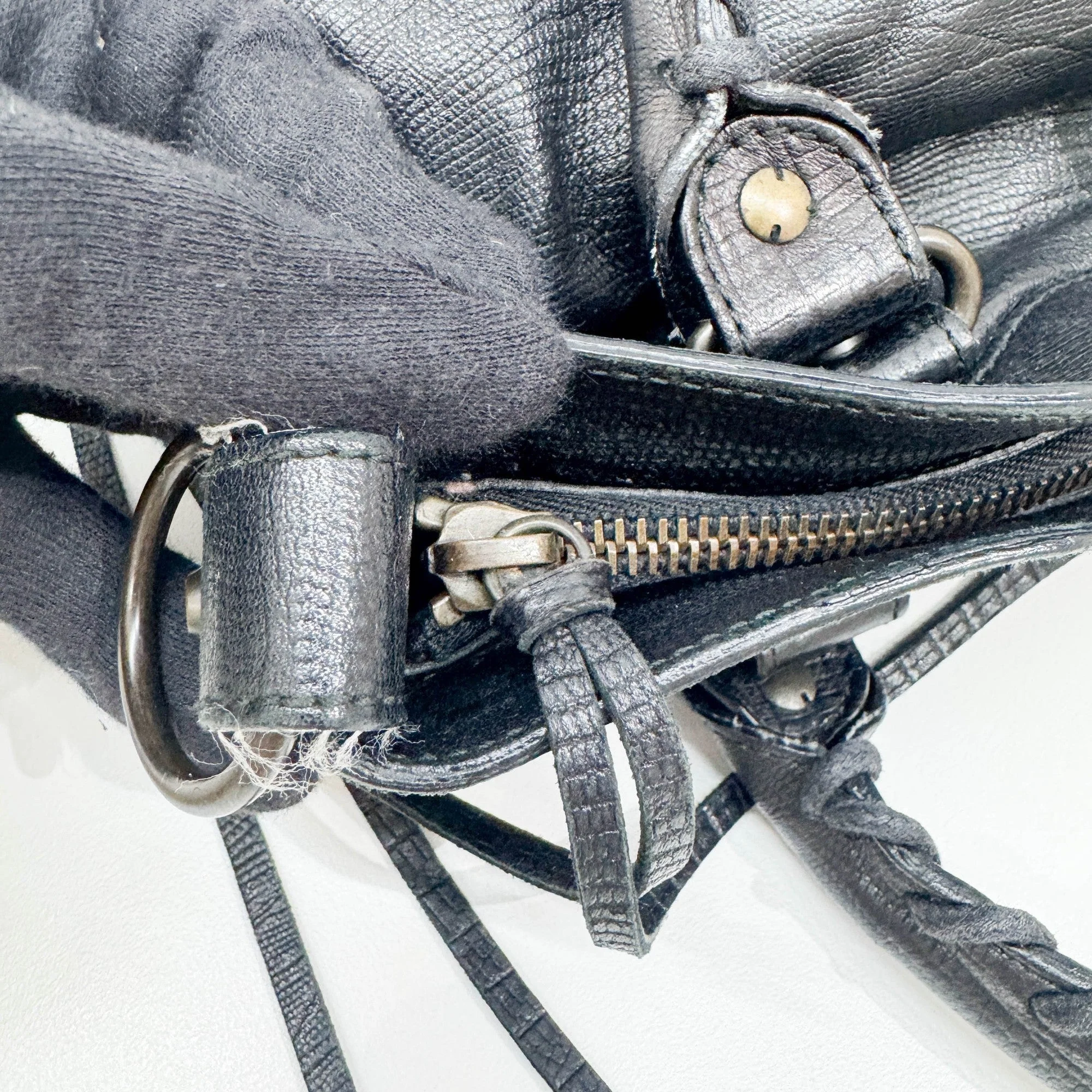 The First Black Lizard Embossed Leather Hand Bag - Image 20