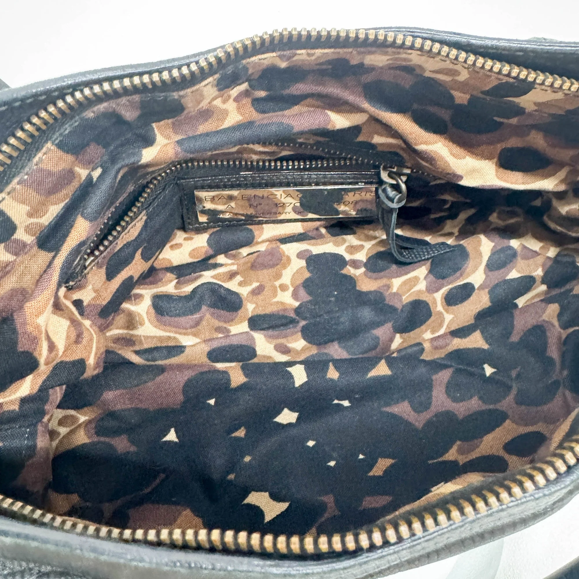The First Black Lizard Embossed Leather Hand Bag - Image 21