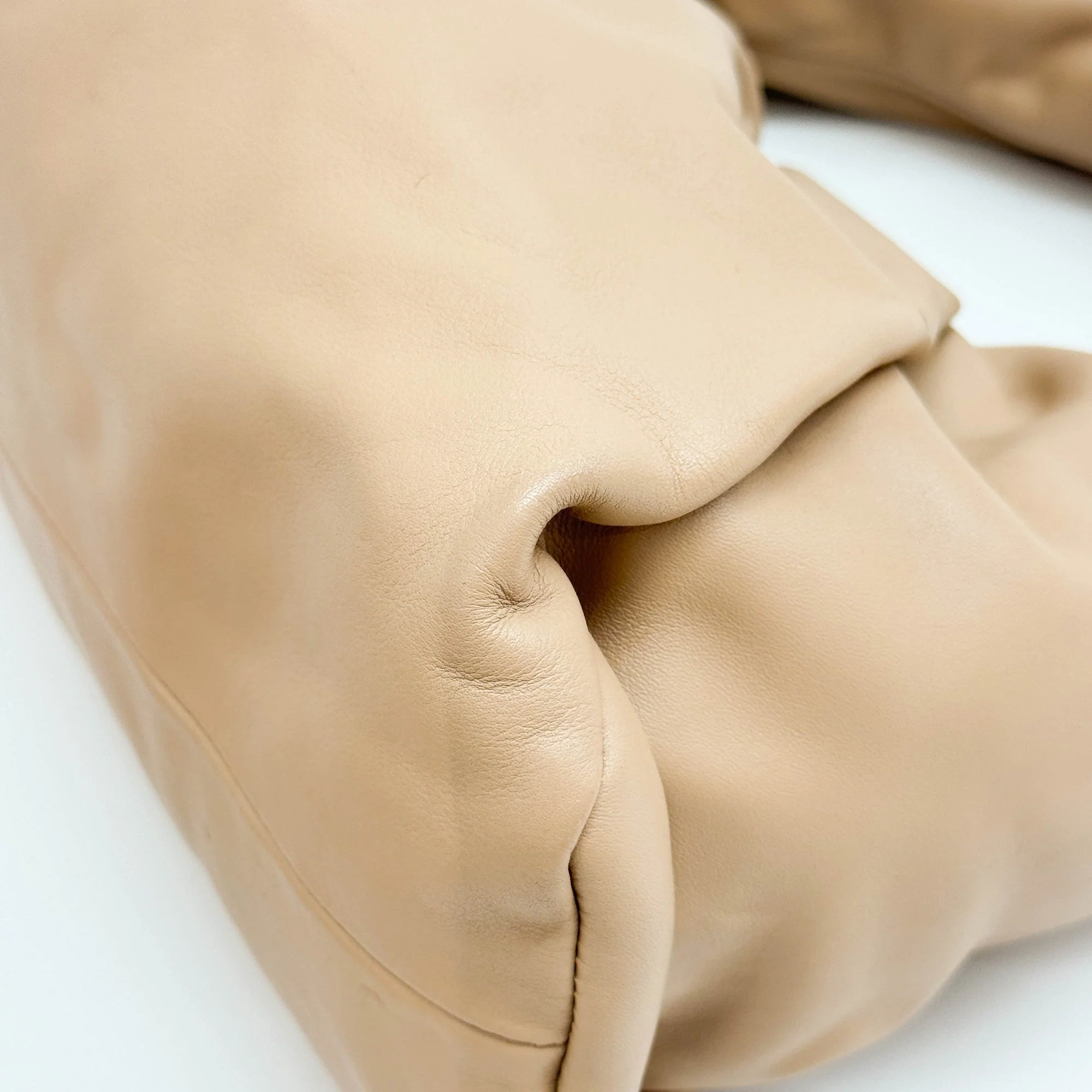 The Shoulder Pouch in Beige Leather Bag - Image 11