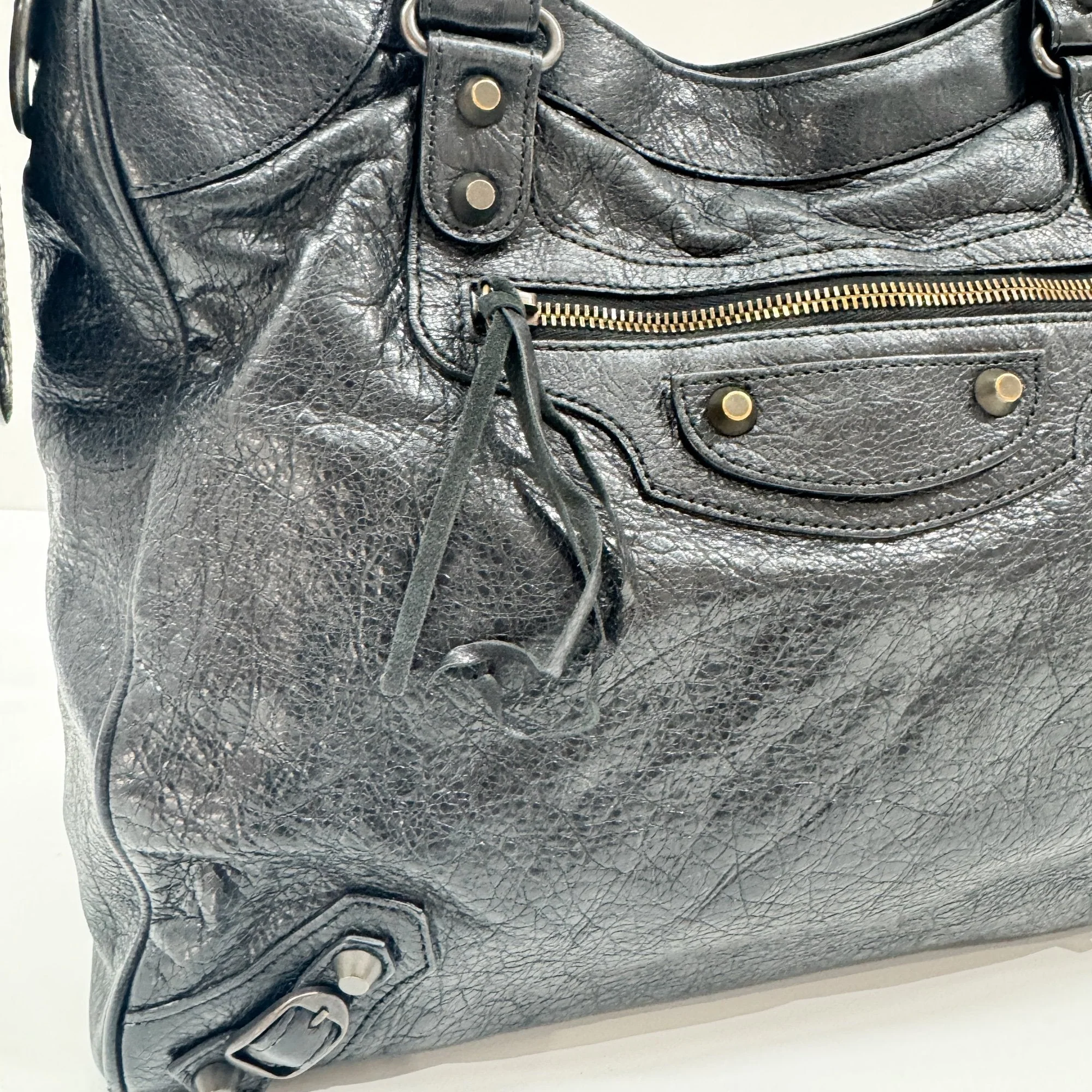 Velo Leather Two Way Bag - Image 15
