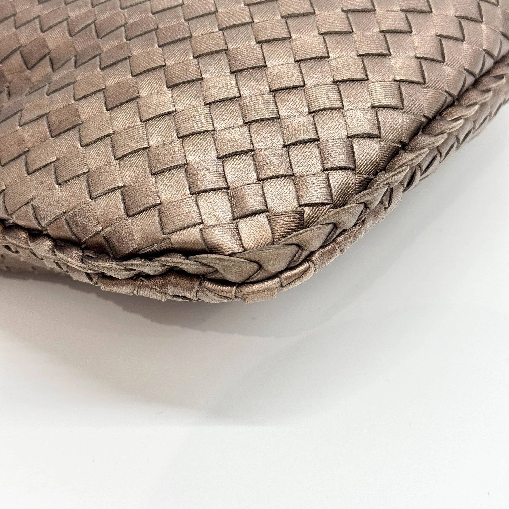 Veneta Intrecciato Metallic Gold Leather Shoulder Bag - Image 9