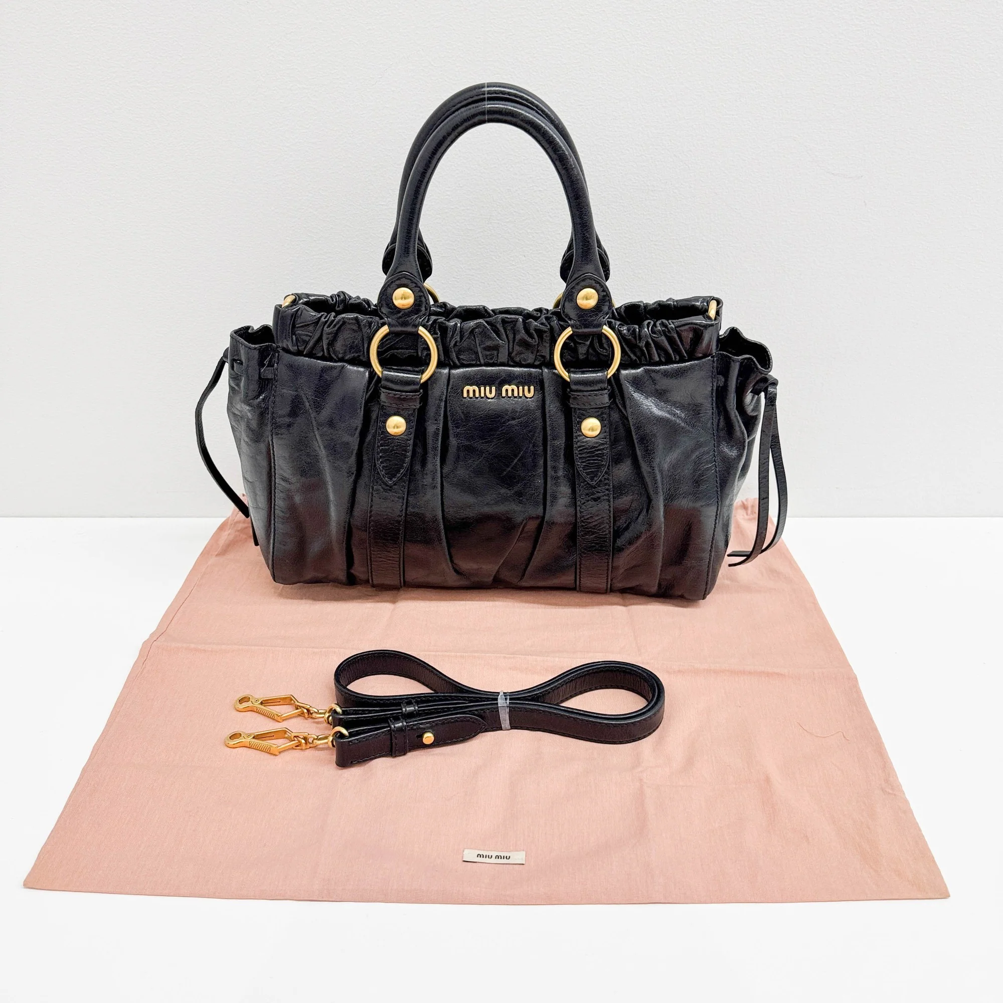 Vitello Black Leather Two Way Bag - Image 4